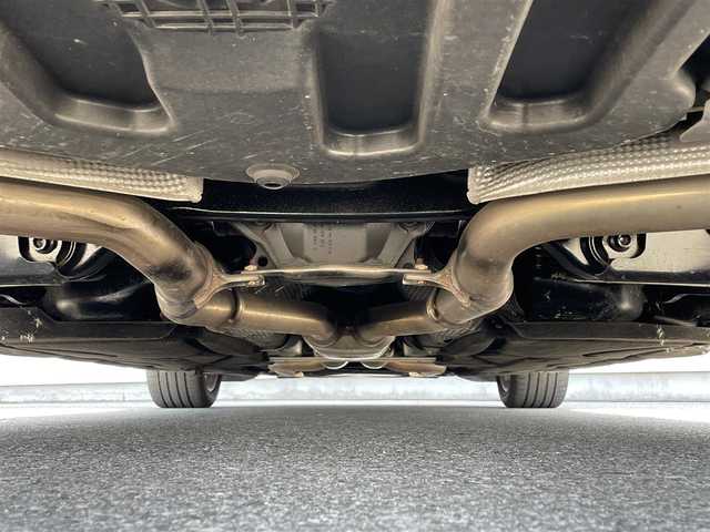 メルセデス・ベンツ Ｅ３００ アバンギャルド 滋賀県 2009(平21)年 9.1万km イリジウムシルバー 純正HDDナビ/・フルセグTV/・CD DVD/・Bluetooth/バックカメラ/メモリ付きパワーシート/シートヒーター/クルーズコントロール/ETC/プッシュスタート/スマートキー×２/革巻きステアリング/ステアリングリモコン/パドルシフト/電格ミラー/ウインカーミラー/HIDヘッドライト/フォグライト/純正フロアマット