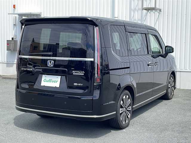 ホンダ ステップワゴン スパーダ eHEV プレミアムライン 三重県 2022(令4)年 3万km クリスタルブラックパール プッシュスタート/電動格納ミラー/横滑り防止/両側パワースライドドア/パワーバックドア/レーンキープアシスト/レーダークルーズコントロール/衝突軽減ブレーキ/パドルシフト/ビルトインETC/ステアリングスイッチ/革巻きステアリング/SOSボタン/オートライト/電動パーキング/シートヒーター(全席)/前後ドライブレコーダー/純正フロアマット/リアサンシェード/純正11型ナビ(AM/FM/CD/DVD/TV/BT)/フルセグTV/全周囲モニター/USB入力端子5ヶ所/タイプC入力端子1ヶ所/両側パワースライドドア/ウォークスルー/オットマン/ハーフレザーシート/ブラインドスポットモニター/スペアキー/禁煙車