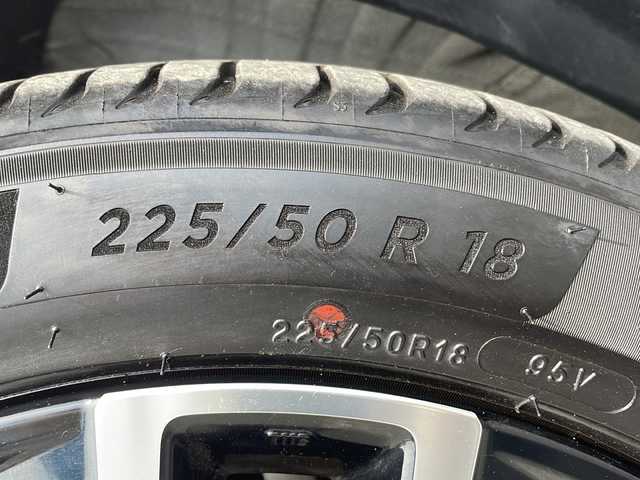 ホンダ ヴェゼル ハイブリッド e:HEV Z 青森県 2023(令5)年 2.2万km プラチナホワイトパール 4WD/ホンダコネクト純正9インチナビ・フルセグTV/BT/AppleCarPlay/iPod/マルチビューカメラ/合皮コンビシート/前席シートヒーター/ステアリングヒーター/ハンズフリーパワーバックドア/ワイヤレス充電器/前後ドライブレコーダー/ワイパーデアイサー/パドルシフト/ホンダセンシング/衝突軽減ブレーキ/追従クルーズコントロール/レーンキープアシスト/オートハイビーム/パーキングセンサー/ビルトインETC2.0/前後席USBジャック/フルLEDヘッドライト/純正18インチアルミ/純正フロアマット