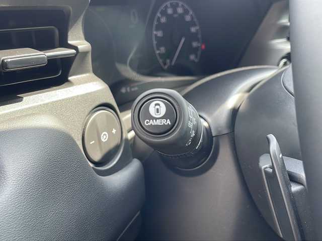 ホンダ ヴェゼル ハイブリッド e:HEV Z 青森県 2023(令5)年 2.2万km プラチナホワイトパール 4WD/ホンダコネクト純正9インチナビ・フルセグTV/BT/AppleCarPlay/iPod/マルチビューカメラ/合皮コンビシート/前席シートヒーター/ステアリングヒーター/ハンズフリーパワーバックドア/ワイヤレス充電器/前後ドライブレコーダー/ワイパーデアイサー/パドルシフト/ホンダセンシング/衝突軽減ブレーキ/追従クルーズコントロール/レーンキープアシスト/オートハイビーム/パーキングセンサー/ビルトインETC2.0/前後席USBジャック/フルLEDヘッドライト/純正18インチアルミ/純正フロアマット