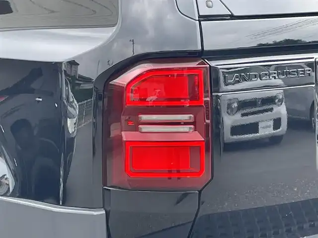 トヨタ ランドクルーザー ２５０ VX ファーストエディション 岩手県 2024(令6)年 1.4万km ブラック 禁煙車/サンルーフ/パノラミックビューモニター/デジタルインナーミラー/トヨタセーフティセンス/・プリクラッシュセーフティ/・レーンディパーチャーアラート/・ブラインドスポットモニター/・プロアクティブドライビングアシスト/・クリアランスソナー/・リヤクロストラフィックアラート/・リヤカメラディテクション/・ロードサインアシスト/・レーダークルーズコントロール/純正Tコネクトナビ/→フルセグTV/Bluetooth/Apple Car Play/Android Auto/FM/AM/USB/HDMI/Miracast/ビルトインETC2.0/パワーバックドア/革巻きステアリング/ステアリングスイッチ/ステアリングヒーター/ブラウンレザーシート/前席シートヒーター/前席シートベンチレーション/運転席パワーシート/電子パーキング/ブレーキオートホールド/〇プッシュスタート/〇スマートキー/オートライト/LEDヘッドライト/フォグランプ/オートマチックハイビーム/〇純正18インチAW/〇純正フロアマット/〇純正ドアバイザー/〇電動格納ウィンカーミラー/横滑り防止機能