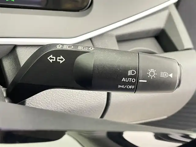 日産 ノート X 千葉県 2022(令4)年 4万km ピュアホワイトパール 衝突軽減ブレーキ/純正9型ナビ/アラウンドビューモニター/フルセグTV/Bluetooth接続/USB端子/置くだけ充電/プロパイロット/レーダークルーズコントロール/インテリジェントルームミラー/横滑り防止機能/ETC/オートライト/オートブレーキホールド/電動サイドブレーキ/ステアリングスイッチ/純正ホイールキャップ/純正フロアマット/スマートキー/スペアキー1本