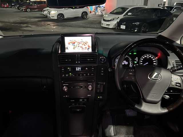 レクサス ＨＳ 250h バージョンI 徳島県 2014(平26)年 8.4万km ブラックオパールマイカ 純正メモリナビ/（Bluetooth/フルセグ/CD/DVD/AM/FM/HDD/USB/AUX）/バックカメラ/フロントカメラ/黒革シート/シートヒーター（D+N席）/シートベンチレーション（D+N席）/パワーシート（D+N席）/D席メモリー機能付き/クルーズコントロール/クリアランスソナー/電動リアサンシェード/LEDヘッドライト/オートライト/ビルトインETC/純正AW/純正フロアマット/プッシュスタート/スマートキー/スペアキー/カードキー/取扱説明書/保証書/記録簿