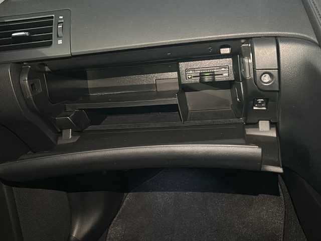 レクサス ＨＳ 250h バージョンI 徳島県 2014(平26)年 8.4万km ブラックオパールマイカ 純正メモリナビ/（Bluetooth/フルセグ/CD/DVD/AM/FM/HDD/USB/AUX）/バックカメラ/フロントカメラ/黒革シート/シートヒーター（D+N席）/シートベンチレーション（D+N席）/パワーシート（D+N席）/D席メモリー機能付き/クルーズコントロール/クリアランスソナー/電動リアサンシェード/LEDヘッドライト/オートライト/ビルトインETC/純正AW/純正フロアマット/プッシュスタート/スマートキー/スペアキー/カードキー/取扱説明書/保証書/記録簿