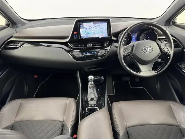 トヨタ Ｃ－ＨＲ G LEDエディション 福岡県 2018(平30)年 6.4万km ブラック/ホワイトパールクリスタルシャイン 2トーン 純正９型ナビ　/バックカメラ　/ビルトインＥＴＣ　/前後ドラレコ　/レーダークルーズコントロール　/コーナーセンサー　/衝突被害軽減ブレーキ　/レーンキープ　/ＢＳＭ　/ハーフレザー　/シートヒーター　/純正１８インチＡＷ　/ＬＥＤヘッドライト
