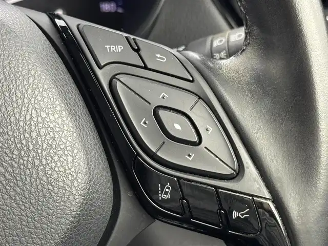 トヨタ Ｃ－ＨＲ G LEDエディション 福岡県 2018(平30)年 6.4万km ブラック/ホワイトパールクリスタルシャイン 2トーン 純正９型ナビ　/バックカメラ　/ビルトインＥＴＣ　/前後ドラレコ　/レーダークルーズコントロール　/コーナーセンサー　/衝突被害軽減ブレーキ　/レーンキープ　/ＢＳＭ　/ハーフレザー　/シートヒーター　/純正１８インチＡＷ　/ＬＥＤヘッドライト