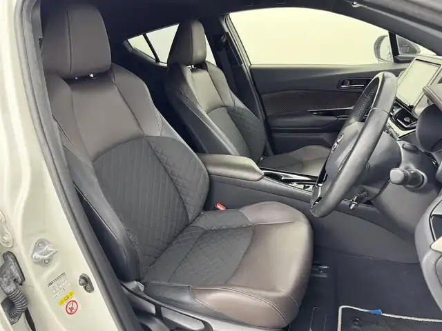 トヨタ Ｃ－ＨＲ G LEDエディション 福岡県 2018(平30)年 6.4万km ブラック/ホワイトパールクリスタルシャイン 2トーン 純正９型ナビ　/バックカメラ　/ビルトインＥＴＣ　/前後ドラレコ　/レーダークルーズコントロール　/コーナーセンサー　/衝突被害軽減ブレーキ　/レーンキープ　/ＢＳＭ　/ハーフレザー　/シートヒーター　/純正１８インチＡＷ　/ＬＥＤヘッドライト
