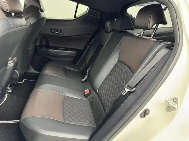 トヨタ Ｃ－ＨＲ G LEDエディション 福岡県 2018(平30)年 6.4万km ブラック/ホワイトパールクリスタルシャイン 2トーン 純正９型ナビ　/バックカメラ　/ビルトインＥＴＣ　/前後ドラレコ　/レーダークルーズコントロール　/コーナーセンサー　/衝突被害軽減ブレーキ　/レーンキープ　/ＢＳＭ　/ハーフレザー　/シートヒーター　/純正１８インチＡＷ　/ＬＥＤヘッドライト
