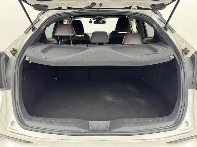 トヨタ Ｃ－ＨＲ G LEDエディション 福岡県 2018(平30)年 6.4万km ブラック/ホワイトパールクリスタルシャイン 2トーン 純正９型ナビ　/バックカメラ　/ビルトインＥＴＣ　/前後ドラレコ　/レーダークルーズコントロール　/コーナーセンサー　/衝突被害軽減ブレーキ　/レーンキープ　/ＢＳＭ　/ハーフレザー　/シートヒーター　/純正１８インチＡＷ　/ＬＥＤヘッドライト