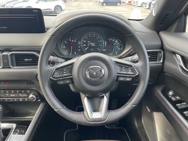 マツダ ＣＸ－５ XD スポーツアピアランス 静岡県 2024(令6)年 0.9万km ジェットブラックマイカ ●純正ディスプレイオーディオ/(フルセグ/Bluetooth/ApplecarPlay/AndroidAuto)/●合皮シート/●前席パワーシート/●全席シートヒーター/●前席エアシート/●全方位カメラ/●マツダライダークルーズコントロール/●ブラインドスポットモニター/●衝突被害軽減システム/●レーンキープアシスト/●前後コーナーセンサー/●電動パーキングブレーキ/●オートブレーキホールド/●LEDヘッドライト/●オートライト/●革巻きステアリング/●ステアリングスイッチ/●ステアリングヒーター/●電動リアゲート/●ヘッドアップディスプレイ/●パドルシフト/●置くだけ充電/●BOSEサウンドシステム/●スマートキー/●プッシュスタート/●純正フロアマット/●純正19インチアルミホイール/●W＋サイド＋カーテンSRS＋ABS/●保証書/●取扱説明書