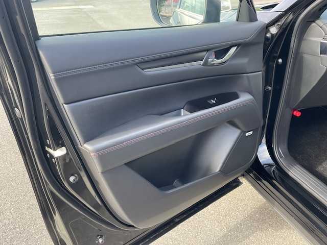 マツダ ＣＸ－５ XD スポーツアピアランス 静岡県 2024(令6)年 0.9万km ジェットブラックマイカ ●純正ディスプレイオーディオ/(フルセグ/Bluetooth/ApplecarPlay/AndroidAuto)/●合皮シート/●前席パワーシート/●全席シートヒーター/●前席エアシート/●全方位カメラ/●マツダライダークルーズコントロール/●ブラインドスポットモニター/●衝突被害軽減システム/●レーンキープアシスト/●前後コーナーセンサー/●電動パーキングブレーキ/●オートブレーキホールド/●LEDヘッドライト/●オートライト/●革巻きステアリング/●ステアリングスイッチ/●ステアリングヒーター/●電動リアゲート/●ヘッドアップディスプレイ/●パドルシフト/●置くだけ充電/●BOSEサウンドシステム/●スマートキー/●プッシュスタート/●純正フロアマット/●純正19インチアルミホイール/●W＋サイド＋カーテンSRS＋ABS/●保証書/●取扱説明書