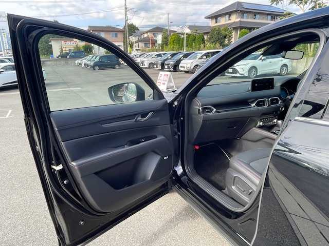 マツダ ＣＸ－５ XD スポーツアピアランス 静岡県 2024(令6)年 0.9万km ジェットブラックマイカ ●純正ディスプレイオーディオ/(フルセグ/Bluetooth/ApplecarPlay/AndroidAuto)/●合皮シート/●前席パワーシート/●全席シートヒーター/●前席エアシート/●全方位カメラ/●マツダライダークルーズコントロール/●ブラインドスポットモニター/●衝突被害軽減システム/●レーンキープアシスト/●前後コーナーセンサー/●電動パーキングブレーキ/●オートブレーキホールド/●LEDヘッドライト/●オートライト/●革巻きステアリング/●ステアリングスイッチ/●ステアリングヒーター/●電動リアゲート/●ヘッドアップディスプレイ/●パドルシフト/●置くだけ充電/●BOSEサウンドシステム/●スマートキー/●プッシュスタート/●純正フロアマット/●純正19インチアルミホイール/●W＋サイド＋カーテンSRS＋ABS/●保証書/●取扱説明書