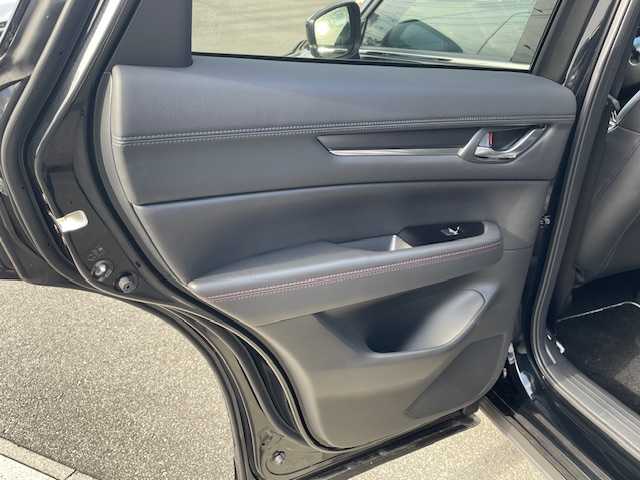 マツダ ＣＸ－５ XD スポーツアピアランス 静岡県 2024(令6)年 0.9万km ジェットブラックマイカ ●純正ディスプレイオーディオ/(フルセグ/Bluetooth/ApplecarPlay/AndroidAuto)/●合皮シート/●前席パワーシート/●全席シートヒーター/●前席エアシート/●全方位カメラ/●マツダライダークルーズコントロール/●ブラインドスポットモニター/●衝突被害軽減システム/●レーンキープアシスト/●前後コーナーセンサー/●電動パーキングブレーキ/●オートブレーキホールド/●LEDヘッドライト/●オートライト/●革巻きステアリング/●ステアリングスイッチ/●ステアリングヒーター/●電動リアゲート/●ヘッドアップディスプレイ/●パドルシフト/●置くだけ充電/●BOSEサウンドシステム/●スマートキー/●プッシュスタート/●純正フロアマット/●純正19インチアルミホイール/●W＋サイド＋カーテンSRS＋ABS/●保証書/●取扱説明書