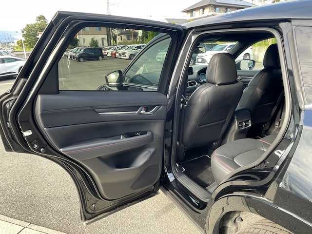 マツダ ＣＸ－５ XD スポーツアピアランス 静岡県 2024(令6)年 0.9万km ジェットブラックマイカ ●純正ディスプレイオーディオ/(フルセグ/Bluetooth/ApplecarPlay/AndroidAuto)/●合皮シート/●前席パワーシート/●全席シートヒーター/●前席エアシート/●全方位カメラ/●マツダライダークルーズコントロール/●ブラインドスポットモニター/●衝突被害軽減システム/●レーンキープアシスト/●前後コーナーセンサー/●電動パーキングブレーキ/●オートブレーキホールド/●LEDヘッドライト/●オートライト/●革巻きステアリング/●ステアリングスイッチ/●ステアリングヒーター/●電動リアゲート/●ヘッドアップディスプレイ/●パドルシフト/●置くだけ充電/●BOSEサウンドシステム/●スマートキー/●プッシュスタート/●純正フロアマット/●純正19インチアルミホイール/●W＋サイド＋カーテンSRS＋ABS/●保証書/●取扱説明書