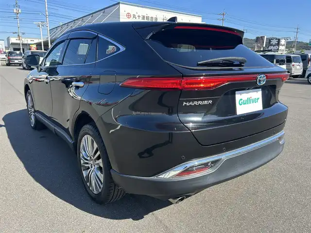 トヨタ ハリアー ハイブリッド Z 岡山県 2020(令2)年 9.5万km プレシャスブラックパール 登録時走行距離94349km/純正12.3インチナビ/フルセグTV（AM.FM.TV.BT.Miracast）/バックカメラ/デジタルインナーミラー/ブラインドスポットモニター/ビルドインETC2.0/レーダークルーズコントロール/レーンディパーチャーアラート/クリアランスソナー/プリクラッシュセーフティ/横滑り防止装置/電動リアゲート/オートライト/オートマチックハイビーム/D席パワーシート/ハーフレザーシート/純正19インチAW/純正フロアマット