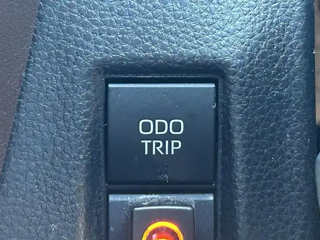 トヨタ ハリアー ハイブリッド Z 岡山県 2020(令2)年 9.5万km プレシャスブラックパール 登録時走行距離94349km/純正12.3インチナビ/フルセグTV（AM.FM.TV.BT.Miracast）/バックカメラ/デジタルインナーミラー/ブラインドスポットモニター/ビルドインETC2.0/レーダークルーズコントロール/レーンディパーチャーアラート/クリアランスソナー/プリクラッシュセーフティ/横滑り防止装置/電動リアゲート/オートライト/オートマチックハイビーム/D席パワーシート/ハーフレザーシート/純正19インチAW/純正フロアマット