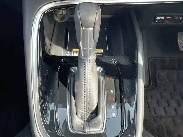 ホンダ ヴェゼル ハイブリッド e:HEV Z 兵庫県 2023(令5)年 1.7万km プラチナホワイトパール 純正ナビ付ディスプレイオーディオ/フルセグTV/Bluetoothオーディオ/ApplePlay/アンドロイドオート/バックカメラ/ステアリングリモコン/クルーズコントロール（追従あり）/パドルシフト/パワーバックドア/シートヒーター/ETC2.0/LEDヘッドライト