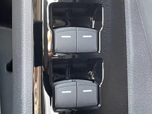 ホンダ ヴェゼル ハイブリッド e:HEV Z 兵庫県 2023(令5)年 1.7万km プラチナホワイトパール 純正ナビ付ディスプレイオーディオ/フルセグTV/Bluetoothオーディオ/ApplePlay/アンドロイドオート/バックカメラ/ステアリングリモコン/クルーズコントロール（追従あり）/パドルシフト/パワーバックドア/シートヒーター/ETC2.0/LEDヘッドライト