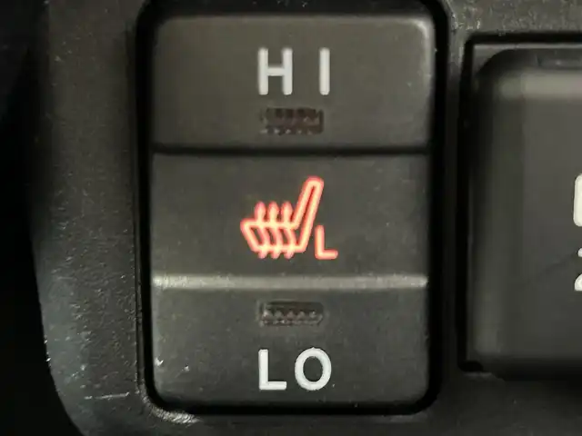 トヨタ シエンタ G クエロ 道央・札幌 2020(令2)年 3.3万km ヴィンテージブラウンパールクリスタルシャイン/ホワイトパールクリスタルシャイン ・４WD/・純正SDナビ（NSZT-Y68T)/　CD/DVD/SD/BT/フルセグ/・全方位カメラ/・純正ドライブレコーダー前後（TZ-D205W）/・純正ビルトインETC/・両側パワースライドドア/・デジタルインナーミラー/・プリクラッシュセーフティ/・レーンキープアシスト/・横滑り防止装置/・パーキングサポートブレーキ/・オートマチックハイビーム/・オートリトラクラブルミラー/・ハーフレザーシート/・D+N席シートヒーター/・ステアリングヒーター/・LEDヘッドライト/・フロントフォグライト/・オートライト/・純正フロアマット/・スマートキー/・プッシュスタート/・純正15インチAW/・電格ウインカーミラー/・保証書/・取扱説明書