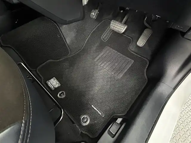 トヨタ シエンタ G クエロ 道央・札幌 2020(令2)年 3.3万km ヴィンテージブラウンパールクリスタルシャイン/ホワイトパールクリスタルシャイン ・４WD/・純正SDナビ（NSZT-Y68T)/　CD/DVD/SD/BT/フルセグ/・全方位カメラ/・純正ドライブレコーダー前後（TZ-D205W）/・純正ビルトインETC/・両側パワースライドドア/・デジタルインナーミラー/・プリクラッシュセーフティ/・レーンキープアシスト/・横滑り防止装置/・パーキングサポートブレーキ/・オートマチックハイビーム/・オートリトラクラブルミラー/・ハーフレザーシート/・D+N席シートヒーター/・ステアリングヒーター/・LEDヘッドライト/・フロントフォグライト/・オートライト/・純正フロアマット/・スマートキー/・プッシュスタート/・純正15インチAW/・電格ウインカーミラー/・保証書/・取扱説明書