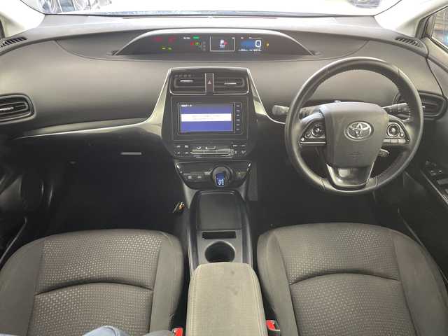 トヨタ プリウス SセーフティプラスⅡ 道央・札幌 2021(令3)年 6.5万km プラチナホワイトパールマイカ ・4WD/寒冷地仕様/・純正SDナビ/・CD/DVD/SD/フルセグTV/・Bluetooth接続/・トヨタセーフティセンス/・プリクラッシュセーフティ/・レーダークルーズコントロール/・ブラインドスポットモニター/・レーンキープアシスト/バックカメラ/・LEDオートライト/オートハイビーム/・社外前後ドライブレコーダー/・ワイパーデアイサー/・ビルトインETC/・ステアリングスイッチ