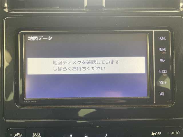 トヨタ プリウス SセーフティプラスⅡ 道央・札幌 2021(令3)年 6.5万km プラチナホワイトパールマイカ ・4WD/寒冷地仕様/・純正SDナビ/・CD/DVD/SD/フルセグTV/・Bluetooth接続/・トヨタセーフティセンス/・プリクラッシュセーフティ/・レーダークルーズコントロール/・ブラインドスポットモニター/・レーンキープアシスト/バックカメラ/・LEDオートライト/オートハイビーム/・社外前後ドライブレコーダー/・ワイパーデアイサー/・ビルトインETC/・ステアリングスイッチ