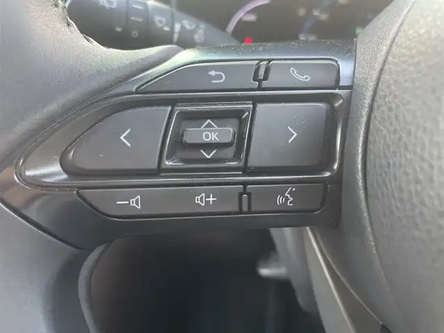 トヨタ ヤリスクロス ハイブリッド Z 愛知県 2022(令4)年 3.9万km ホワイトパールクリスタルシャイン ワンオーナー/純ディスプレイオーディオナビ/パノラマビューカメラ/ハーフレザーシート/トヨタセーフティセンス/レーダークルーズコントロール/純18インチAW/ETC2.0/保証書　取説/スペアキー