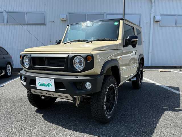 スズキ ジムニー XC 静岡県 2021(令3)年 0.6万km シフォンアイボリーメタリックブラック2トーンルーフ ワンオーナー・新車時保証書/走行5704キロ（登録時）/検査R8年3月24日まで/4WD・ターボ/デュアルセンサーブレーキサポート/BATTLEZリフトアップセット/　・ショックアブソーバー前後/　・コイルスプリング前後/　・ラテラルロッド前後/　・車高3インチアップ/JAOSフロントバンパー/JAOSリヤバンパー/JAOSフロントグリル/JAOSドアハンドルプロテクター/JAOSフェンダーガーニッシュ/JAOSスキッドプレート/SUXONマフラー片側サイド2本出し/社外16インチAW&TOYOホワイトレター/カロッツェリア9V型HDモニター/　・Bluetooth/USB/チューナーDSP/      メインユニット  (DMH-SF700)/バックカメラ/ETC/車載用Wi-Fiルーター(DCT-WR100D)/　別途ドコモ契約必要/前後ドライブレコーダー機能付き/　9.66インチ　フルデジタルインナーミラー/アルカンターラハーフレザーシート/アルカンターラ天ばり（シート同調）/前席シートヒーター/クルーズコントロール/スマートキー×2・プッシュスタート/LEDヘッドライト/LEDフォグランプ/LED室内灯/純正フロアマット/WエアB＋ABS/車両取説あり