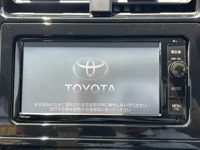 トヨタ プリウス S ツーリングセレクション 和歌山県 2016(平28)年 6.7万km グレーメタリック 純正ナビ/バックカメラ/フルセグTV/（BT/CD/DVD/MSV)/プリクラッシュセーフティー/横滑り防止機能/ステアリングスイッチ/前席シートヒーター/純正フロアマット/純正17インチアルミ/ドアバイザー/ウインカードアミラー/シフトレバー社外/レザーシート/シートヒーター/キセノンヘッドライト/フォグランプ/フルオートパワーウィンドウ/ドアバイザー/プッシュスタート