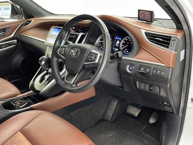 トヨタ ハリアー プレミアム 宮崎県 2018(平30)年 7.7万km ホワイトパールクリスタルシャイン ワンオーナー/サンルーフ/社外9インチフローティングナビ/ CD DVD BTオーディオ フルセグTV/バックカメラ/パワーバックドア/前後クリアランスソナー /プリクラッシュセーフティ/レーンディパーチャーアラート/レーダークルーズコントロール/オートマチックハイビーム/電子オートパーキング/前後ドライブレコーダー/運転席パワーシート/ウッドコンビレザーステア/ステアリングリモコン/社外レーダー/スマートキー2ケ/スマートカードキー/ETC