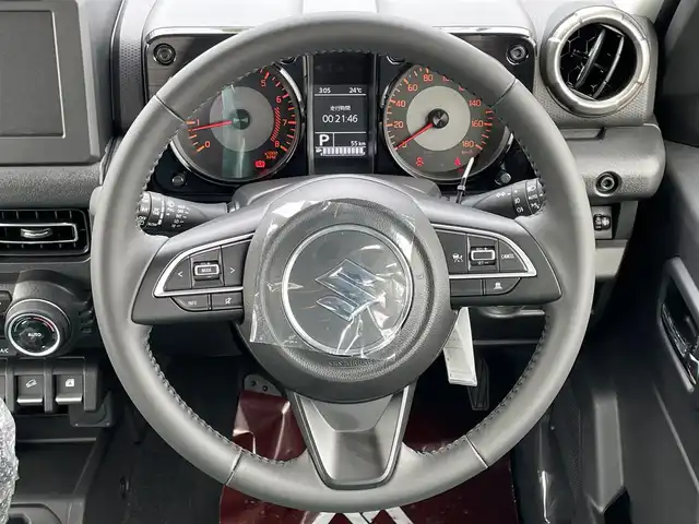 スズキ ジムニー ノマド FC 千葉県 2025(令7)年 0.1万km未満 Ｄグリーン 【登録済未使用車5ドアジムニーノマド】/4WD/デュアルカメラブレーキサポート/アイドリングSTOP/ヒルホールドコントロール/アダクティブクルーズコントロール/LEDヘッドライト/フォグランプ/コーナーセンサー/前席シートヒーター/純正フロアマット