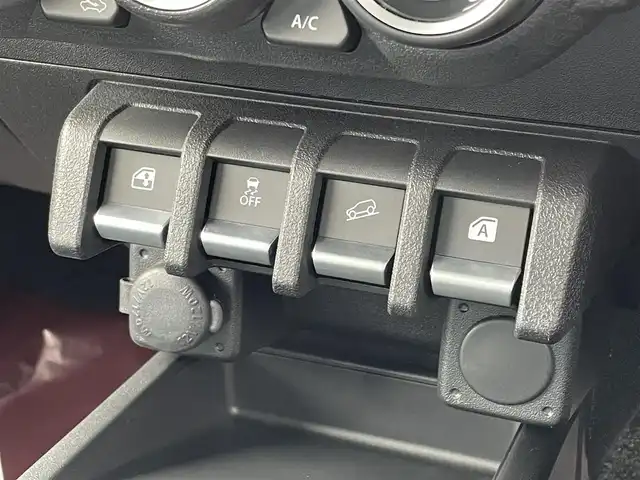 スズキ ジムニー ノマド FC 千葉県 2025(令7)年 0.1万km未満 Ｄグリーン 【登録済未使用車5ドアジムニーノマド】/4WD/デュアルカメラブレーキサポート/アイドリングSTOP/ヒルホールドコントロール/アダクティブクルーズコントロール/LEDヘッドライト/フォグランプ/コーナーセンサー/前席シートヒーター/純正フロアマット
