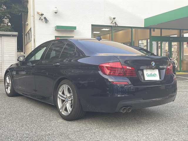 ＢＭＷ ５２３ｄ Mスポーツ 大阪府 2015(平27)年 10.3万km カーボンブラックM 純正メモリナビ/・FM/AM/Bluetooth/・ワンセグテレビ/ETC/ドライブレコーダー/バックカメラ/衝突軽減ブレーキ/レーンキープアシスト/クルーズコントロール/盗難防止装置/革巻きステアリング/ステアリングリモコン/パドルシフト/メモリシート（D席）/パワーシート（D席+N席）/コーナーセンサー/LEDヘッドライト/オートライト/オートエアコン/スマートキー×1/プッシュスタート/12V電源/USBジャック/純正18インチアルミホイール/フロアマット/取扱説明書/ナビ取扱説明書