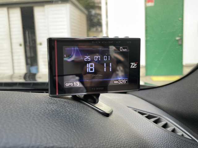 ＢＭＷ ５２３ｄ Mスポーツ 大阪府 2015(平27)年 10.3万km カーボンブラックM 純正メモリナビ/・FM/AM/Bluetooth/・ワンセグテレビ/ETC/ドライブレコーダー/バックカメラ/衝突軽減ブレーキ/レーンキープアシスト/クルーズコントロール/盗難防止装置/革巻きステアリング/ステアリングリモコン/パドルシフト/メモリシート（D席）/パワーシート（D席+N席）/コーナーセンサー/LEDヘッドライト/オートライト/オートエアコン/スマートキー×1/プッシュスタート/12V電源/USBジャック/純正18インチアルミホイール/フロアマット/取扱説明書/ナビ取扱説明書