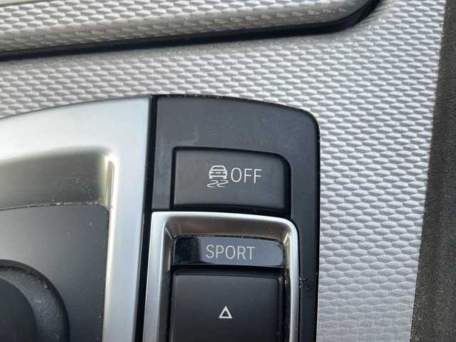 ＢＭＷ ５２３ｄ Mスポーツ 大阪府 2015(平27)年 10.3万km カーボンブラックM 純正メモリナビ/・FM/AM/Bluetooth/・ワンセグテレビ/ETC/ドライブレコーダー/バックカメラ/衝突軽減ブレーキ/レーンキープアシスト/クルーズコントロール/盗難防止装置/革巻きステアリング/ステアリングリモコン/パドルシフト/メモリシート（D席）/パワーシート（D席+N席）/コーナーセンサー/LEDヘッドライト/オートライト/オートエアコン/スマートキー×1/プッシュスタート/12V電源/USBジャック/純正18インチアルミホイール/フロアマット/取扱説明書/ナビ取扱説明書