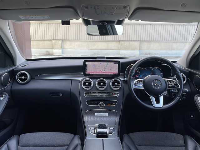 メルセデス・ベンツ Ｃ２２０ｄ ワゴン ローレウスエディション 愛知県 2021(令3)年 4.5万km ポーラホワイト /後期最終モデル//禁煙//正規ディーラー車//AMGライン//レーザーセーフティパッケージ//メーカーナビ//フルセグ//SD/USB/BT/AM/FM//AppleCarPlay/AndroidAuto//バックカメラ//ETC2.0//ワイヤレス充電//ハーフレザーシート//メモリ付パワーシート//シートヒーター//純正18AW//パワーバックドア//LEDオートライト//インテリジェントライトシステム//革巻きステアリング//ステアリングスイッチ//パドルシフト//電子パーキング//オートホールド//アクティブブレーキアシスト//アテンションアシスト//レーンチェンジアシスト//ブラインドスポットアシスト//道路標識アシスト//アイドリングストップ//レーダークルーズコントロール//オートリトラウィンカーミラー//ルーフレール//純正フロアマット/トノカバー//スマートキー//プッシュスタート//保証書//取扱説明書//記録簿//スペアキー
