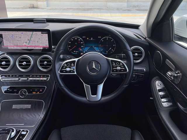 メルセデス・ベンツ Ｃ２２０ｄ ワゴン ローレウスエディション 愛知県 2021(令3)年 4.5万km ポーラホワイト /後期最終モデル//禁煙//正規ディーラー車//AMGライン//レーザーセーフティパッケージ//メーカーナビ//フルセグ//SD/USB/BT/AM/FM//AppleCarPlay/AndroidAuto//バックカメラ//ETC2.0//ワイヤレス充電//ハーフレザーシート//メモリ付パワーシート//シートヒーター//純正18AW//パワーバックドア//LEDオートライト//インテリジェントライトシステム//革巻きステアリング//ステアリングスイッチ//パドルシフト//電子パーキング//オートホールド//アクティブブレーキアシスト//アテンションアシスト//レーンチェンジアシスト//ブラインドスポットアシスト//道路標識アシスト//アイドリングストップ//レーダークルーズコントロール//オートリトラウィンカーミラー//ルーフレール//純正フロアマット/トノカバー//スマートキー//プッシュスタート//保証書//取扱説明書//記録簿//スペアキー