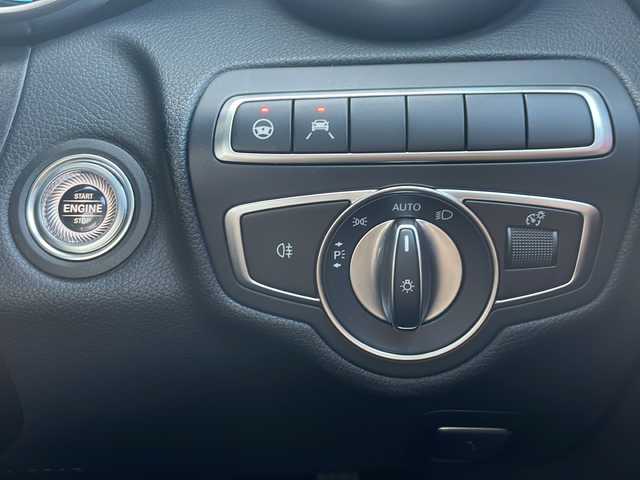 メルセデス・ベンツ Ｃ２２０ｄ ワゴン ローレウスエディション 愛知県 2021(令3)年 4.5万km ポーラホワイト /後期最終モデル//禁煙//正規ディーラー車//AMGライン//レーザーセーフティパッケージ//メーカーナビ//フルセグ//SD/USB/BT/AM/FM//AppleCarPlay/AndroidAuto//バックカメラ//ETC2.0//ワイヤレス充電//ハーフレザーシート//メモリ付パワーシート//シートヒーター//純正18AW//パワーバックドア//LEDオートライト//インテリジェントライトシステム//革巻きステアリング//ステアリングスイッチ//パドルシフト//電子パーキング//オートホールド//アクティブブレーキアシスト//アテンションアシスト//レーンチェンジアシスト//ブラインドスポットアシスト//道路標識アシスト//アイドリングストップ//レーダークルーズコントロール//オートリトラウィンカーミラー//ルーフレール//純正フロアマット/トノカバー//スマートキー//プッシュスタート//保証書//取扱説明書//記録簿//スペアキー