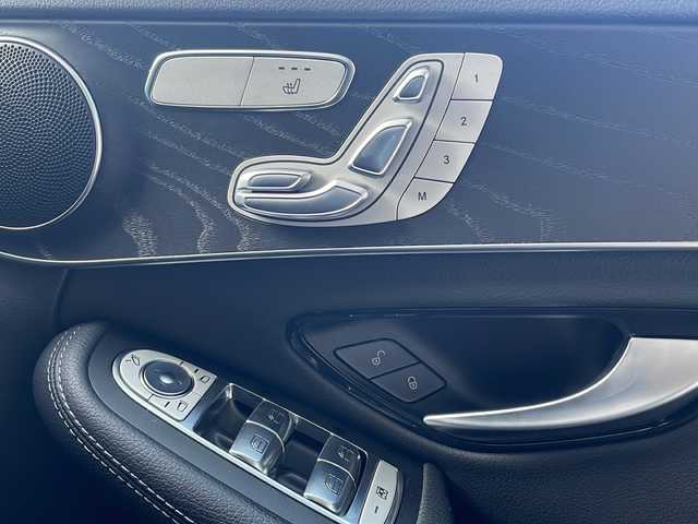 メルセデス・ベンツ Ｃ２２０ｄ ワゴン ローレウスエディション 愛知県 2021(令3)年 4.5万km ポーラホワイト /後期最終モデル//禁煙//正規ディーラー車//AMGライン//レーザーセーフティパッケージ//メーカーナビ//フルセグ//SD/USB/BT/AM/FM//AppleCarPlay/AndroidAuto//バックカメラ//ETC2.0//ワイヤレス充電//ハーフレザーシート//メモリ付パワーシート//シートヒーター//純正18AW//パワーバックドア//LEDオートライト//インテリジェントライトシステム//革巻きステアリング//ステアリングスイッチ//パドルシフト//電子パーキング//オートホールド//アクティブブレーキアシスト//アテンションアシスト//レーンチェンジアシスト//ブラインドスポットアシスト//道路標識アシスト//アイドリングストップ//レーダークルーズコントロール//オートリトラウィンカーミラー//ルーフレール//純正フロアマット/トノカバー//スマートキー//プッシュスタート//保証書//取扱説明書//記録簿//スペアキー