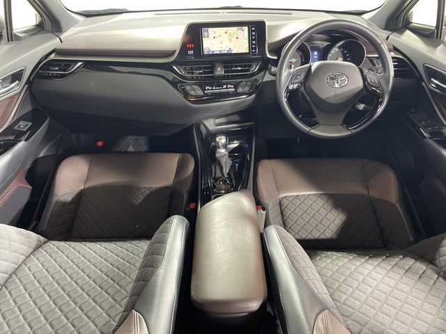 トヨタ Ｃ－ＨＲ G 神奈川県 2019(令1)年 1.8万km ホワイトパールクリスタルシャイン 純正7インチメモリーナビ　【NSZT-W68T】　/フルセグTV/AM/FM/CD/DVD/Bluetooth　/バックカメラ　/TOYOTA SAFETY SENCE/プリクラッシュセーフティシステム　/レーダークルーズコントロール　/LDA　/BSM　/クリアランスソナー　/オートマチックハイビーム　/前席シートヒーター　/スマートキー×２　/ドアバイザー　/フロアマット　/フォグランプ　/ETC2.0
