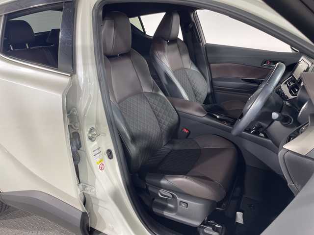 トヨタ Ｃ－ＨＲ G 神奈川県 2019(令1)年 1.8万km ホワイトパールクリスタルシャイン 純正7インチメモリーナビ　【NSZT-W68T】　/フルセグTV/AM/FM/CD/DVD/Bluetooth　/バックカメラ　/TOYOTA SAFETY SENCE/プリクラッシュセーフティシステム　/レーダークルーズコントロール　/LDA　/BSM　/クリアランスソナー　/オートマチックハイビーム　/前席シートヒーター　/スマートキー×２　/ドアバイザー　/フロアマット　/フォグランプ　/ETC2.0