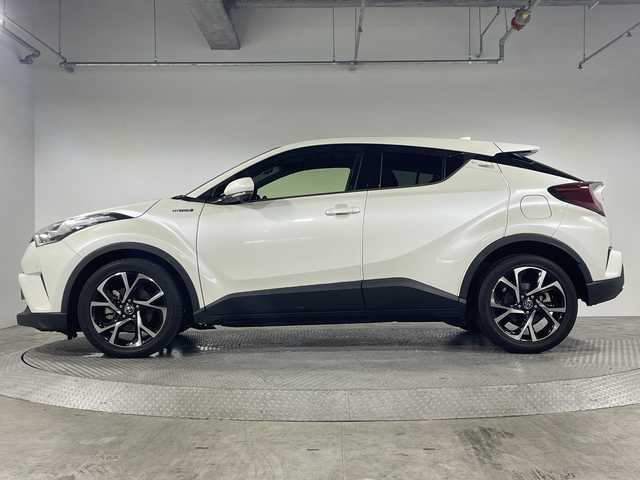 トヨタ Ｃ－ＨＲ G 神奈川県 2019(令1)年 1.8万km ホワイトパールクリスタルシャイン 純正7インチメモリーナビ　【NSZT-W68T】　/フルセグTV/AM/FM/CD/DVD/Bluetooth　/バックカメラ　/TOYOTA SAFETY SENCE/プリクラッシュセーフティシステム　/レーダークルーズコントロール　/LDA　/BSM　/クリアランスソナー　/オートマチックハイビーム　/前席シートヒーター　/スマートキー×２　/ドアバイザー　/フロアマット　/フォグランプ　/ETC2.0