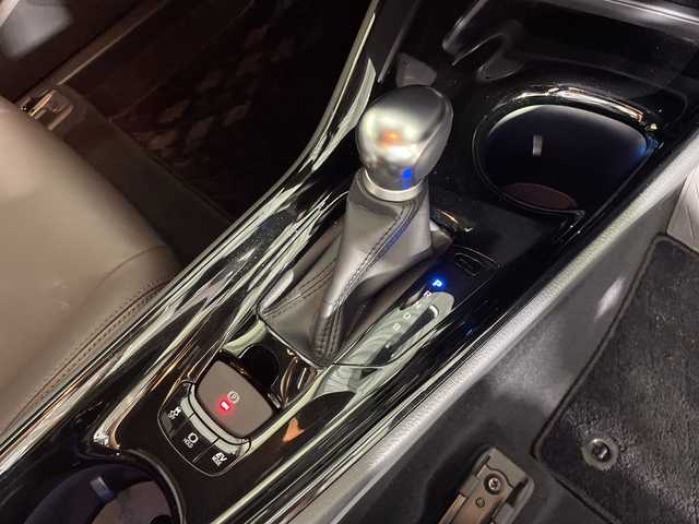 トヨタ Ｃ－ＨＲ G 神奈川県 2019(令1)年 1.8万km ホワイトパールクリスタルシャイン 純正7インチメモリーナビ　【NSZT-W68T】　/フルセグTV/AM/FM/CD/DVD/Bluetooth　/バックカメラ　/TOYOTA SAFETY SENCE/プリクラッシュセーフティシステム　/レーダークルーズコントロール　/LDA　/BSM　/クリアランスソナー　/オートマチックハイビーム　/前席シートヒーター　/スマートキー×２　/ドアバイザー　/フロアマット　/フォグランプ　/ETC2.0