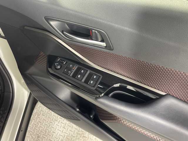 トヨタ Ｃ－ＨＲ G 神奈川県 2019(令1)年 1.8万km ホワイトパールクリスタルシャイン 純正7インチメモリーナビ　【NSZT-W68T】　/フルセグTV/AM/FM/CD/DVD/Bluetooth　/バックカメラ　/TOYOTA SAFETY SENCE/プリクラッシュセーフティシステム　/レーダークルーズコントロール　/LDA　/BSM　/クリアランスソナー　/オートマチックハイビーム　/前席シートヒーター　/スマートキー×２　/ドアバイザー　/フロアマット　/フォグランプ　/ETC2.0