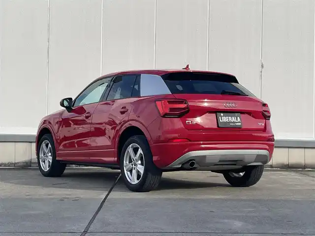 アウディ Ｑ２ 1．0 TFSI スポーツ 東京都 2018(平30)年 3.8万km 赤 ワンオーナー/黒革シート/純正ナビ／ＴＶ/Ｂカメラ/バーチャルコックピット/パワーバックドア/ドライブレコーダー
