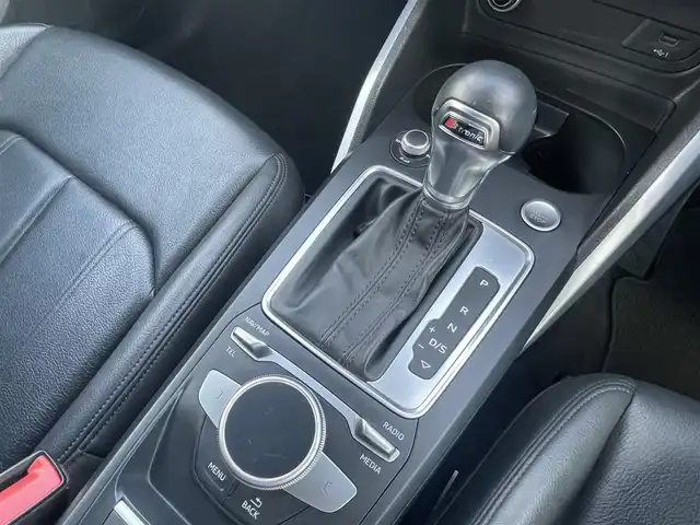 アウディ Ｑ２ 1．0 TFSI スポーツ 東京都 2018(平30)年 3.8万km 赤 ワンオーナー/黒革シート/純正ナビ／ＴＶ/Ｂカメラ/バーチャルコックピット/パワーバックドア/ドライブレコーダー