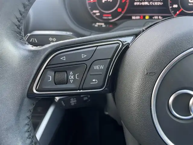 アウディ Ｑ２ 1．0 TFSI スポーツ 東京都 2018(平30)年 3.8万km 赤 ワンオーナー/黒革シート/純正ナビ／ＴＶ/Ｂカメラ/バーチャルコックピット/パワーバックドア/ドライブレコーダー