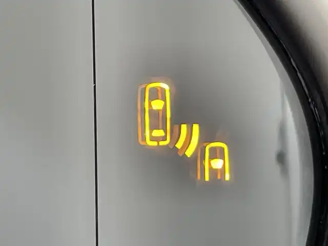 トヨタ クラウン ハイブリッド RS アドバンス 愛知県 2018(平30)年 8万km ホワイトパールクリスタルシャイン 純正８インチTコネクトナビ/（AM/FM/Bluetooth/CD・DVD再生/SD/フルセグTV/USB/Miracast)/ＡＣ１００Ｖ　/トヨタセーフティセンス　/　　-プリクラッシュセーフティ/　　-レーントレーニングアシスト/　　-レーダークルーズコントロール/　　-ロードサインアシスト/　　-アダプティブハイビーム/ＥＴＣ２．０　/シートヒーター　/ステアリングヒーター/ドライブレコーダー　/バックカメラ　/ヘッドアップディスプレイ　/ブラインドスポットモニター　/メモリー機能付パワーシート/ＬＥＤヘッドライト/LEDフォグランプ/パドルシフト/クリアランスソナー/ハーフレザーシート/ISOFIX/プッシュスタート/　　-スマートキー