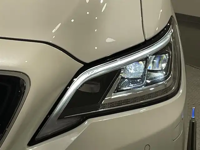 トヨタ クラウン ハイブリッド RS アドバンス 愛知県 2018(平30)年 8万km ホワイトパールクリスタルシャイン 純正８インチTコネクトナビ/（AM/FM/Bluetooth/CD・DVD再生/SD/フルセグTV/USB/Miracast)/ＡＣ１００Ｖ　/トヨタセーフティセンス　/　　-プリクラッシュセーフティ/　　-レーントレーニングアシスト/　　-レーダークルーズコントロール/　　-ロードサインアシスト/　　-アダプティブハイビーム/ＥＴＣ２．０　/シートヒーター　/ステアリングヒーター/ドライブレコーダー　/バックカメラ　/ヘッドアップディスプレイ　/ブラインドスポットモニター　/メモリー機能付パワーシート/ＬＥＤヘッドライト/LEDフォグランプ/パドルシフト/クリアランスソナー/ハーフレザーシート/ISOFIX/プッシュスタート/　　-スマートキー