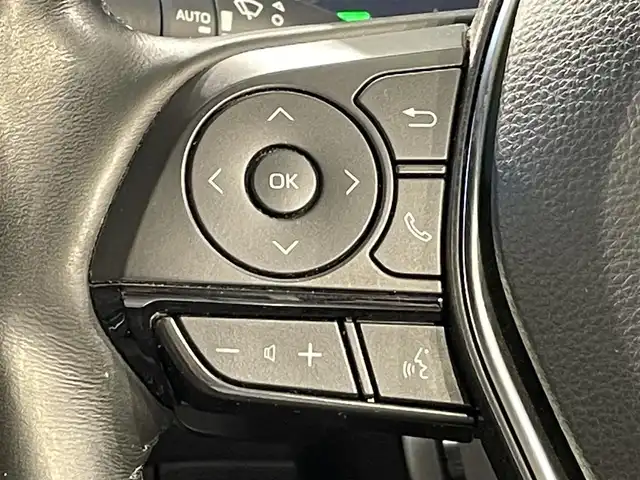 トヨタ クラウン ハイブリッド RS アドバンス 愛知県 2018(平30)年 8万km ホワイトパールクリスタルシャイン 純正８インチTコネクトナビ/（AM/FM/Bluetooth/CD・DVD再生/SD/フルセグTV/USB/Miracast)/ＡＣ１００Ｖ　/トヨタセーフティセンス　/　　-プリクラッシュセーフティ/　　-レーントレーニングアシスト/　　-レーダークルーズコントロール/　　-ロードサインアシスト/　　-アダプティブハイビーム/ＥＴＣ２．０　/シートヒーター　/ステアリングヒーター/ドライブレコーダー　/バックカメラ　/ヘッドアップディスプレイ　/ブラインドスポットモニター　/メモリー機能付パワーシート/ＬＥＤヘッドライト/LEDフォグランプ/パドルシフト/クリアランスソナー/ハーフレザーシート/ISOFIX/プッシュスタート/　　-スマートキー